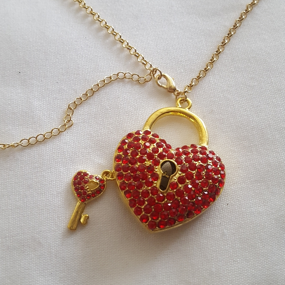 Red Crystal Puff unlock your Heart Locket Necklace w/key